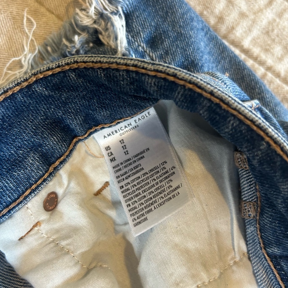 AE High waisted Ripped Denim Short - Picture 3 of 3